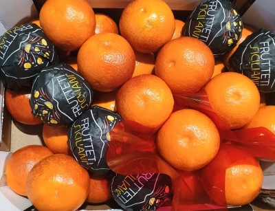 Foto Arance Tarocco Varietà ippolito Calibro 8 Origine Italia Marchio Frutteti Siciliani  2