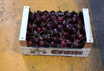 Foto Ciliegie Varietà Skeena Calibro 30+ Origine Grecia Marchio Crom             1