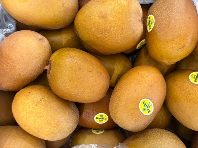 Foto Kiwi Golo Calibro 150/190 Origine Italia Marchio Kiwita Gold 2