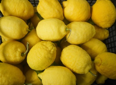 Foto Limoni Affogliati  Calibro 1/3 Origine Italia Marchio HILIAS SOC COOPERATIVA 2