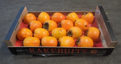 Foto Cachi Mela Varietà Rojo Brillante Calibro 18 Origine Spagna Marchio Kakfruits  1