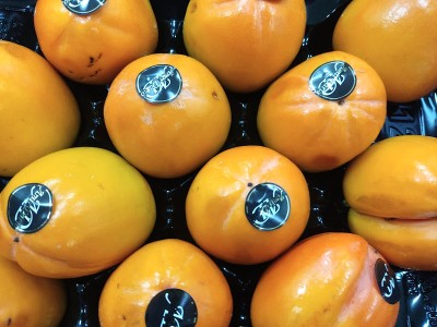 Foto Cachi Mela Varietà Rojo Brillante Calibro 12 Origine Spagna Marchio Amirdario 2