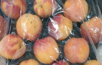 Foto Nettarine a Pasta Gialla Calibro 28 Origine Cile Marchio Emperor      2