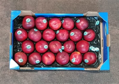 Foto Nettarine a Pasta Gialla Calibro 22  Origine Italia Marchio Valfrutta 3