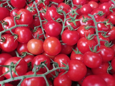 Foto Pomodoro Ciliegino Origine Italia Marchio Kasmenea 2