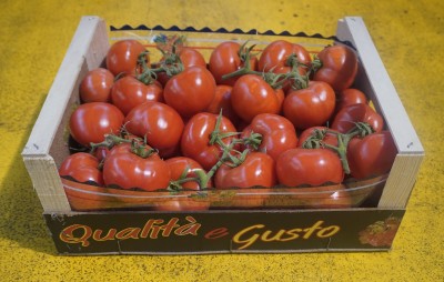 Foto Pomodori Grappolo Origine Italia Marchio Qualità E Gusto  1
