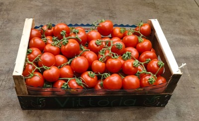 Foto Pomodoro Grappolo Origine Italia Marchio Vittoria 1