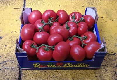 Foto Pomodoro Grappolo Origine Italia Marchio Rosa Di Sicilia  1