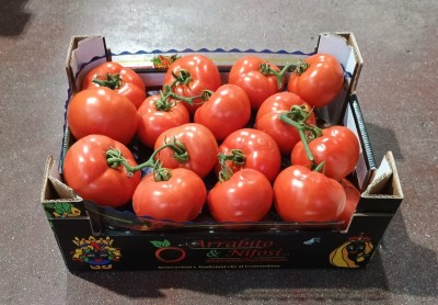 Foto Pomodoro Grappolo Origine Italia Marchio Arrabito  1