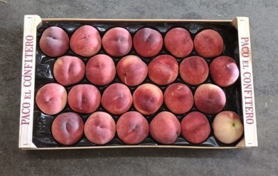 Foto Pesche Bianche Varietà Amandina Calibro A24 Origine Spagna Marchio Paco El confitero  3