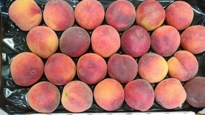 Foto Pesche Rosse Varietà Pampana Calibro 24 Origine Italia Marchio Sant'Andrea  2