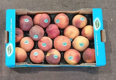 Foto Pesche Rosse Varietà Rome Star Calibro 18 Origine Italia Marchio Valfrutta          3