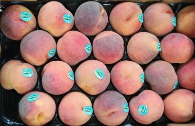 Foto Pesche Rosse Varietà Corindon Calibro 22 Origine Italia Marchio Valfrutta 2