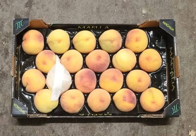 Foto Pesche Gialle Varietà Percoche Calibro 20 Origine Italia Marchio Magalia 3