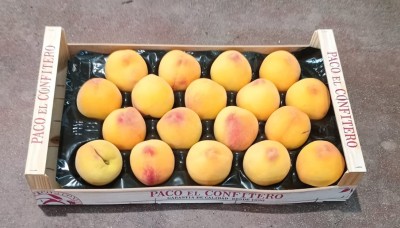 Foto Pesche Gialle Varietà Yellowstone Calibro A18 Origine Spagna Marchio Paco El Confitero     1