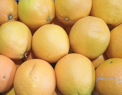 Foto Arance Defogliate Varietà Navel Calibro 4 Origine Italia Marchio Hilias  2