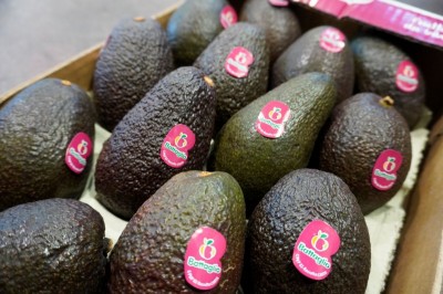 Foto Avocado varietà Hass  Origine Perù    Calibro 14   marchio Battaglio             2